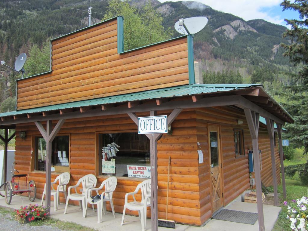 Mount Robson Lodge ภายนอก รูปภาพ